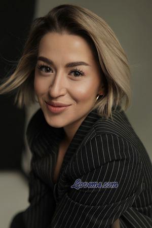 224256 - Olena Alter: 30 - Ukraine